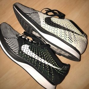 Nike flyknit Racers Black/white